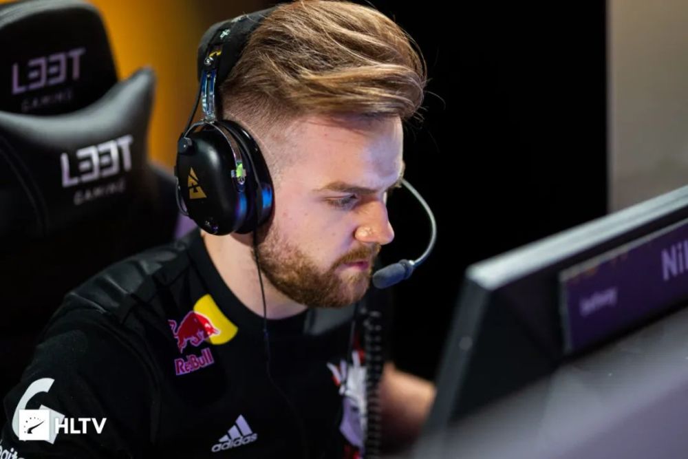 前FPX二队AD FPB.Jingyi（京一）自曝LDL假赛经历，发长文道歉