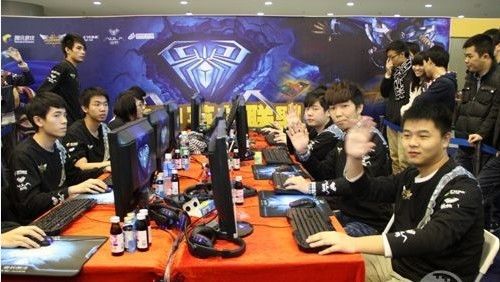 Mouz , G2, Spirit , 和 FURIA Esports 在 BLAST Open London 2025 关闭资格赛中赢得了首场比赛