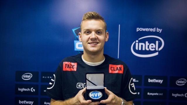 冠军中单沦为阶下囚？LOL前世界冠军涉嫌贩毒被捕