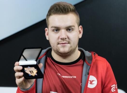 资讯抵御空投装甲车队 有史以来最激烈的攻防战